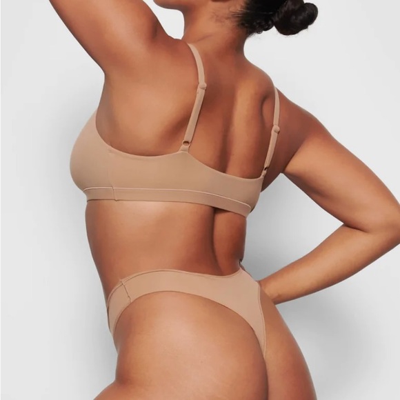 NWT SKIMS Fits Everybody Thong - Picture 4 of 6